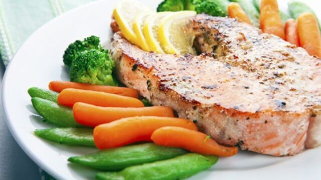 Pește și legume pentru o dietă ketogenă